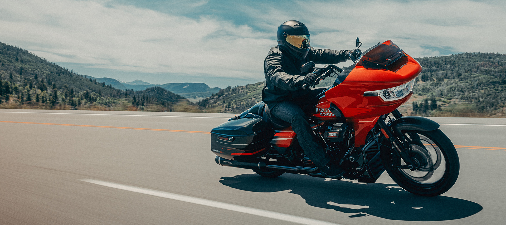 <p><span style="font-size:48px">CVO&trade; Road Glide&reg; ST</span></p><br/>