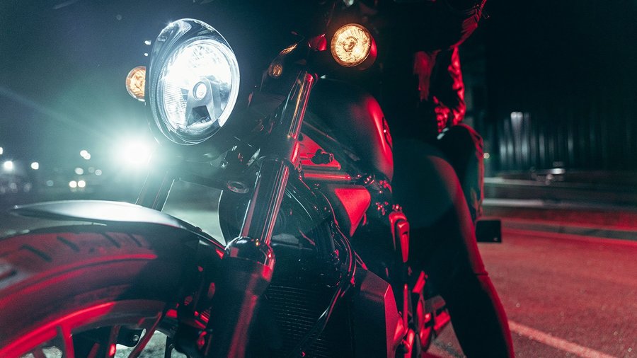 Nightster Special的前灯特写