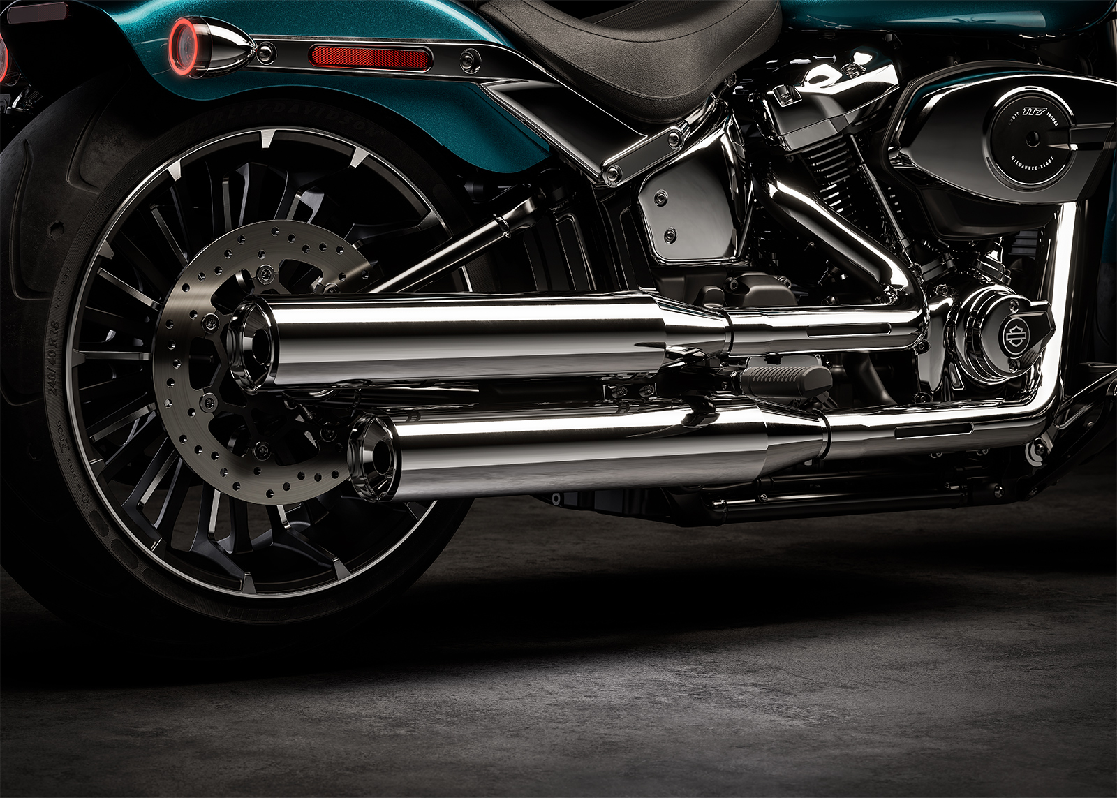 强劲有力的二进二出排气系统