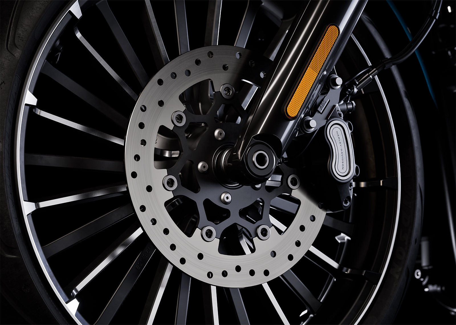 300毫米前制动盘 + 21英寸 (533毫米) 前轮