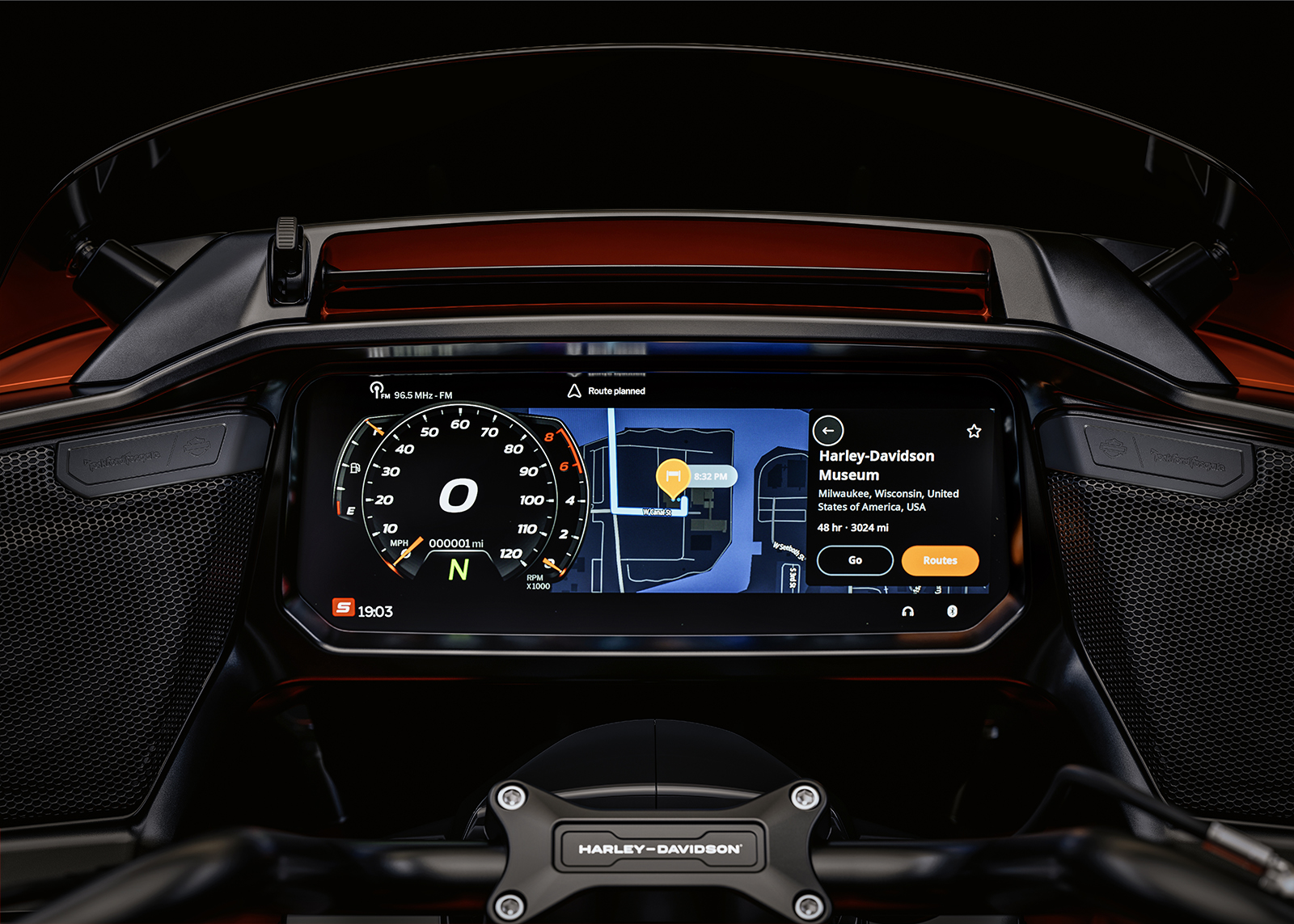 搭载音响系统的12.3英寸Skyline™ 操作系统显示屏